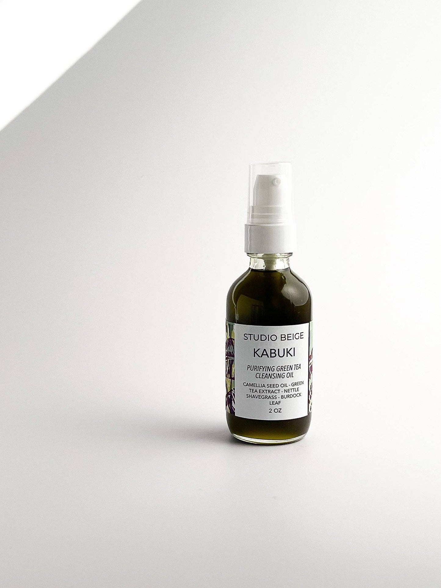 STUDIO BEIGE OIL green tea oil cleanser with purifying botanical infusion