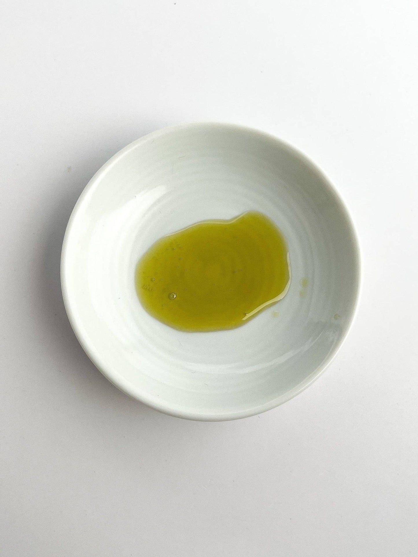 STUDIO BEIGE OIL green tea oil cleanser with purifying botanical infusion