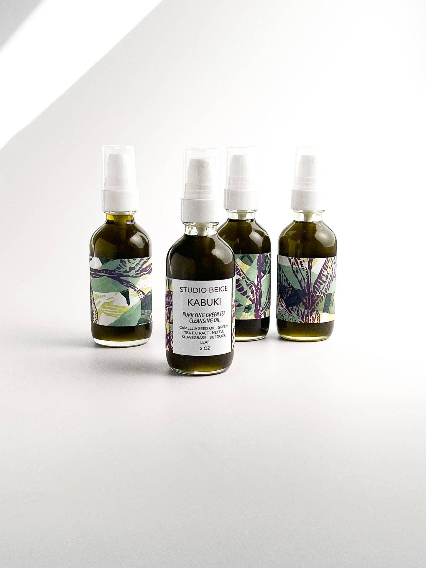 STUDIO BEIGE OIL green tea oil cleanser with purifying botanical infusion
