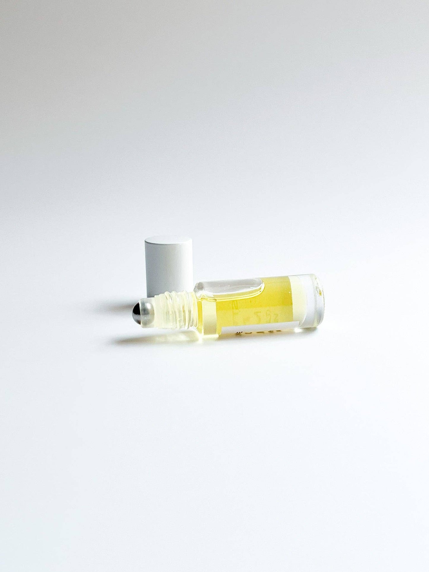 STUDIO BEIGE NOMAD MANI OIL cuticle oil with botanical infusion & mango butter