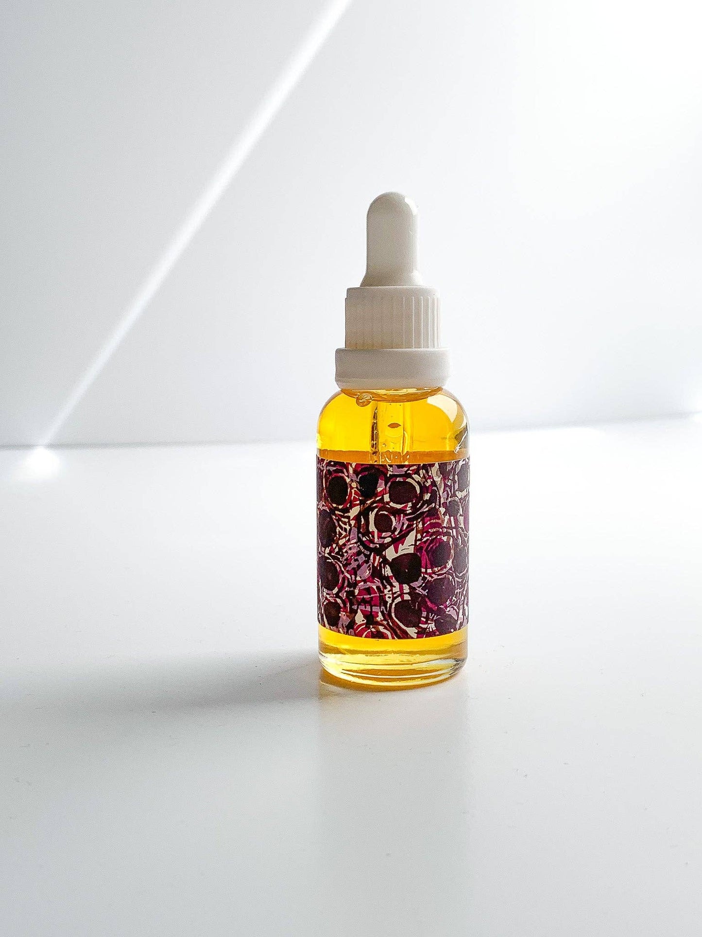 STUDIO BEIGE PLUM SEED moisture binding face oil with plum seed & passionfruit oil