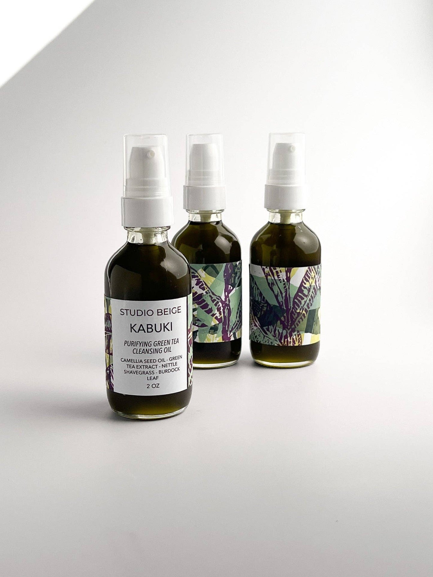 STUDIO BEIGE OIL green tea oil cleanser with purifying botanical infusion