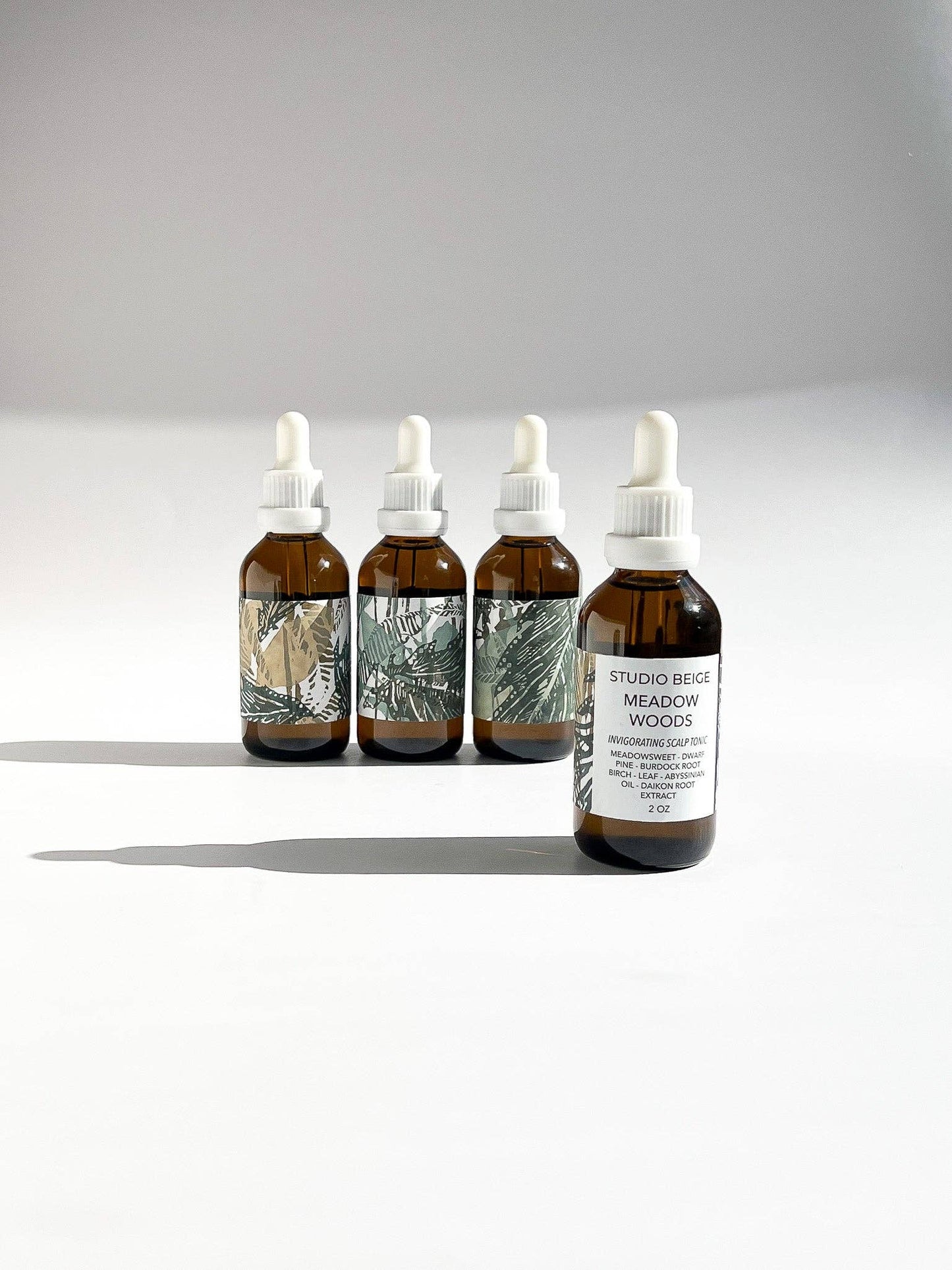 STUDIO BEIGE MEADOW WOODS invigorating scalp & hair tonic