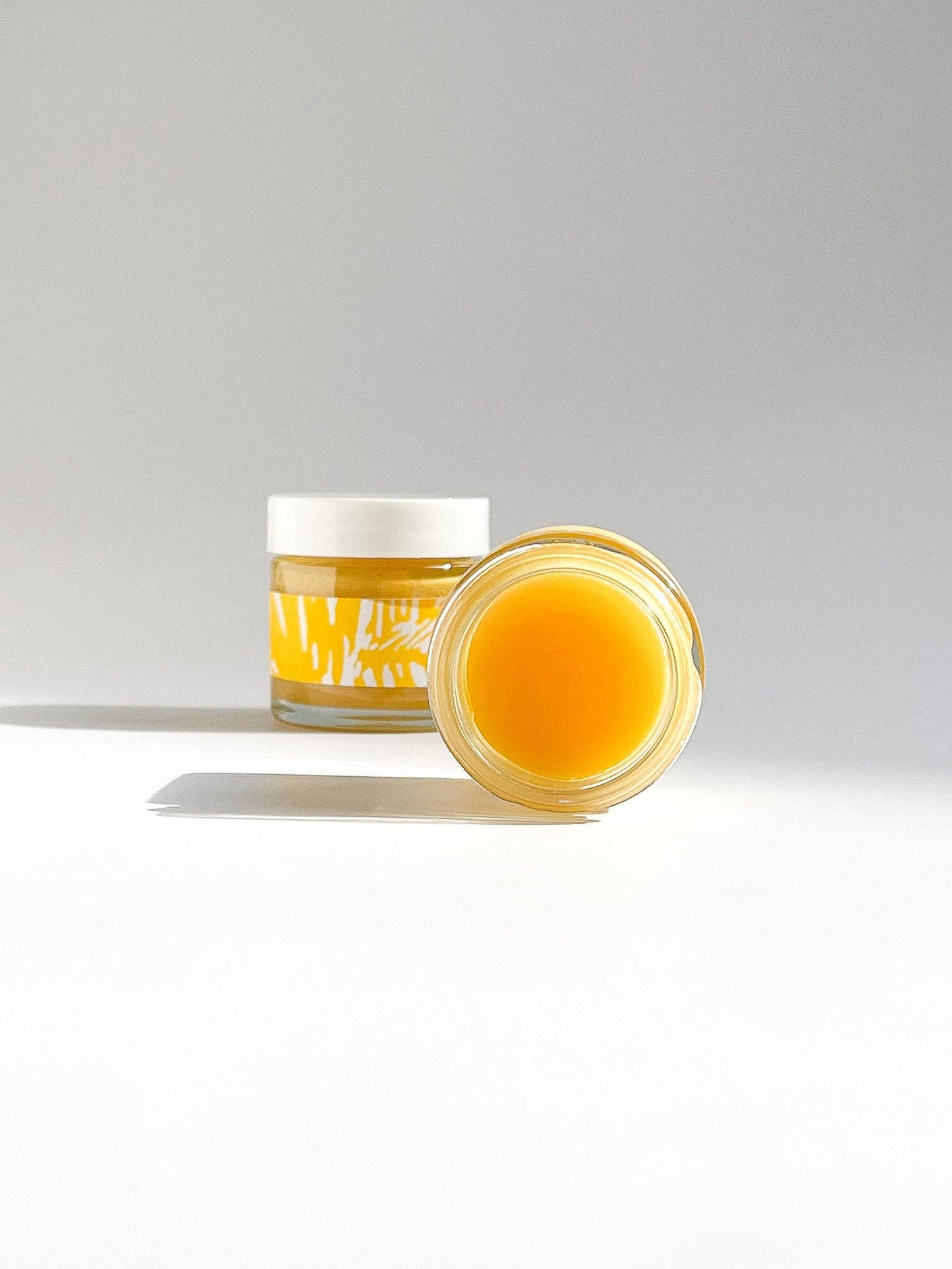 STUDIO BEIGE ROOT RENEWAL COMPLEX skin brightening beauty balm with turmeric & licorice